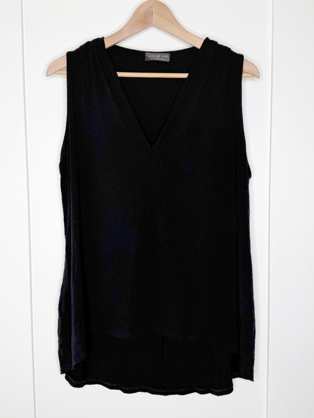 Miik Bamboo V-Neck Tank Top in Black Size XL